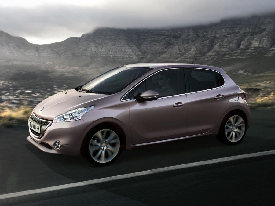  Peugeot 208 5-Door 2012 года  (фото 70 из 73)